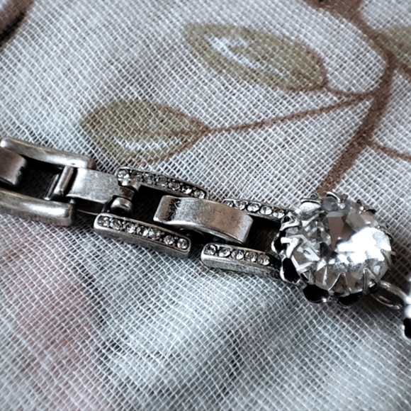 Stella and Dot Pewter Tone Silver Reproduction Faceted Crystal Clear Necklace - Picture 8 of 14